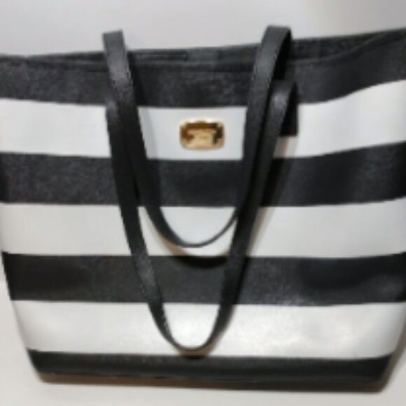 Michael Kors LG Tote With Magnetic Clasp - Picture 1 of 9